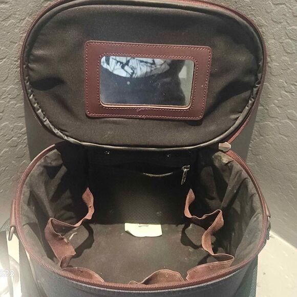 American Tourister Train Case Forest Green and Leather Soft sided 12x8"x8" - Picture 4 of 10